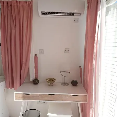 Peaceful Townhouse With Private Pool Near The Sea * פאפוס