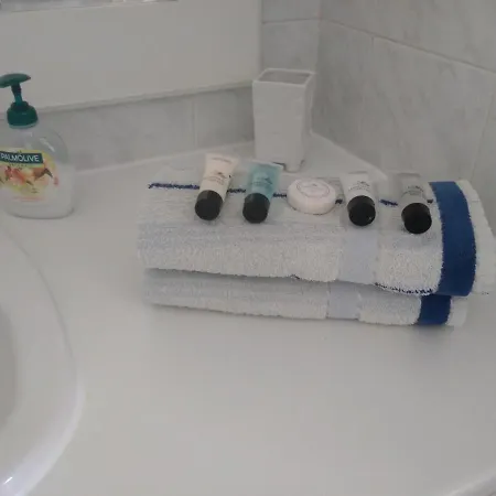 Peaceful Townhouse With Private Pool Near The Sea דירה *