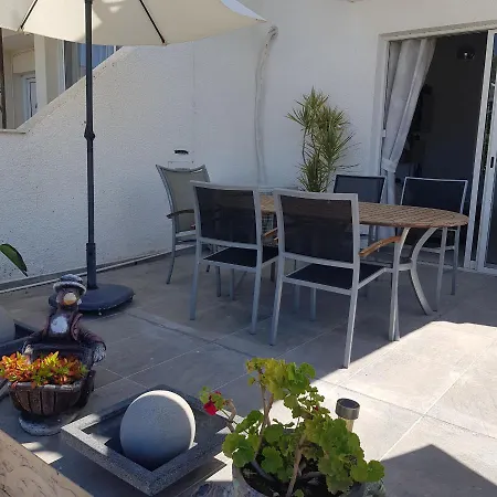 Peaceful Townhouse With Private Pool Near The Sea