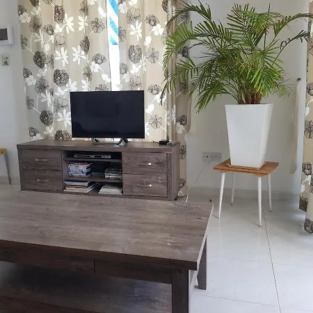 Peaceful Townhouse With Private Pool Near The Sea Apartment *