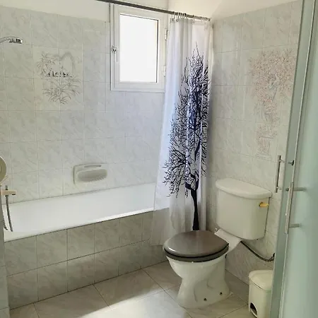 Peaceful Townhouse With Private Pool Near The Sea דירה Paphos