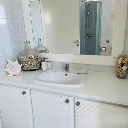 Peaceful Townhouse With Private Pool Near The Sea Pafos