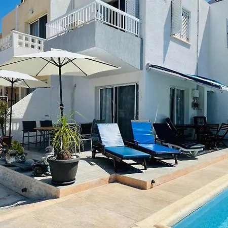 Peaceful Townhouse With Private Pool Near The Sea