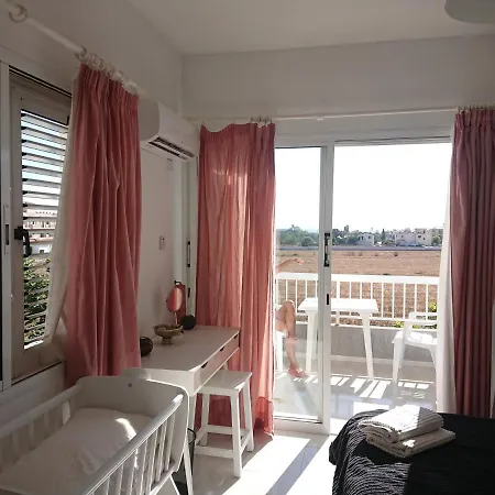 Peaceful Townhouse With Private Pool Near The Sea