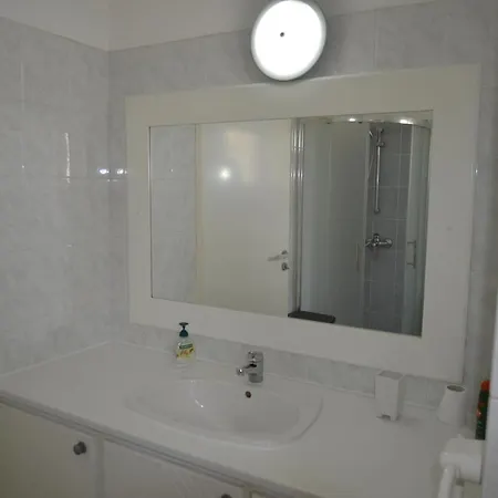 Peaceful Townhouse With Private Pool Near The Sea דירה *